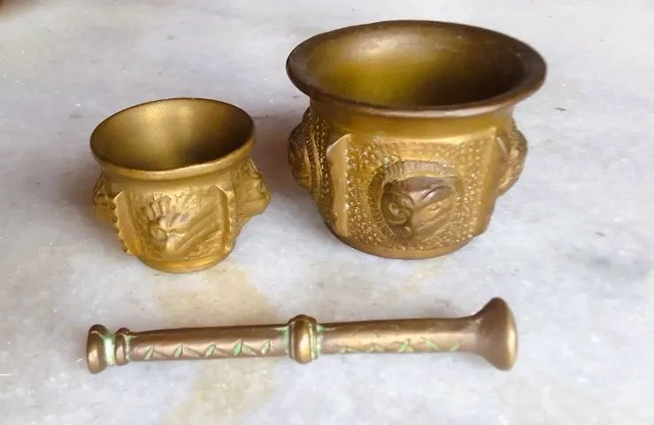  Par raros Almofariz em Bronze maciço ricamente decorado com cabeças macaco leão em relevo - Foto 6