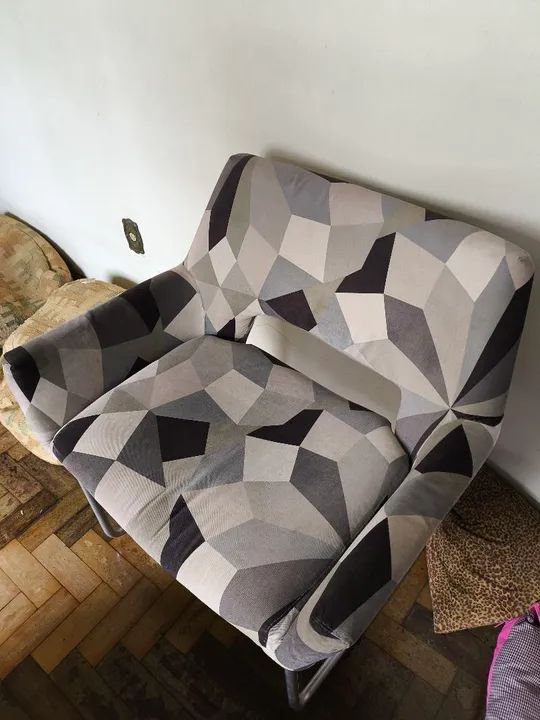 Poltrona moderna em tecido geométrico - Foto 4