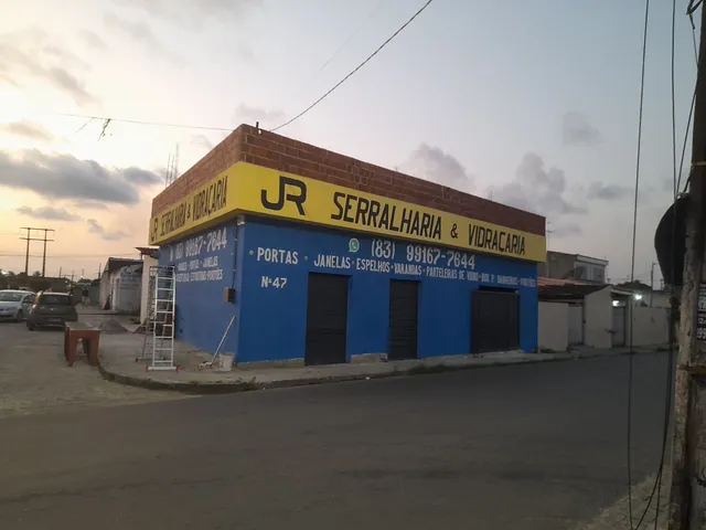 Box banheiro, box pia, janelas, portas em vidros.