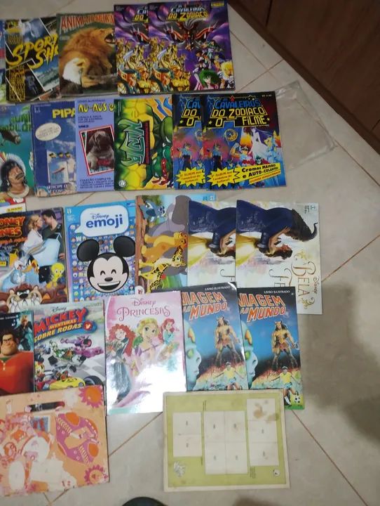 Lote- Coleção de álbuns de figurinhas animes e super heróis  - Foto 2