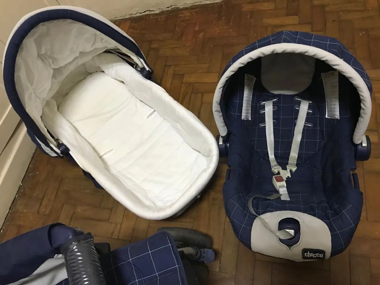 Carrinho bebê - Trio Chicco - bebê conforto e Moisés