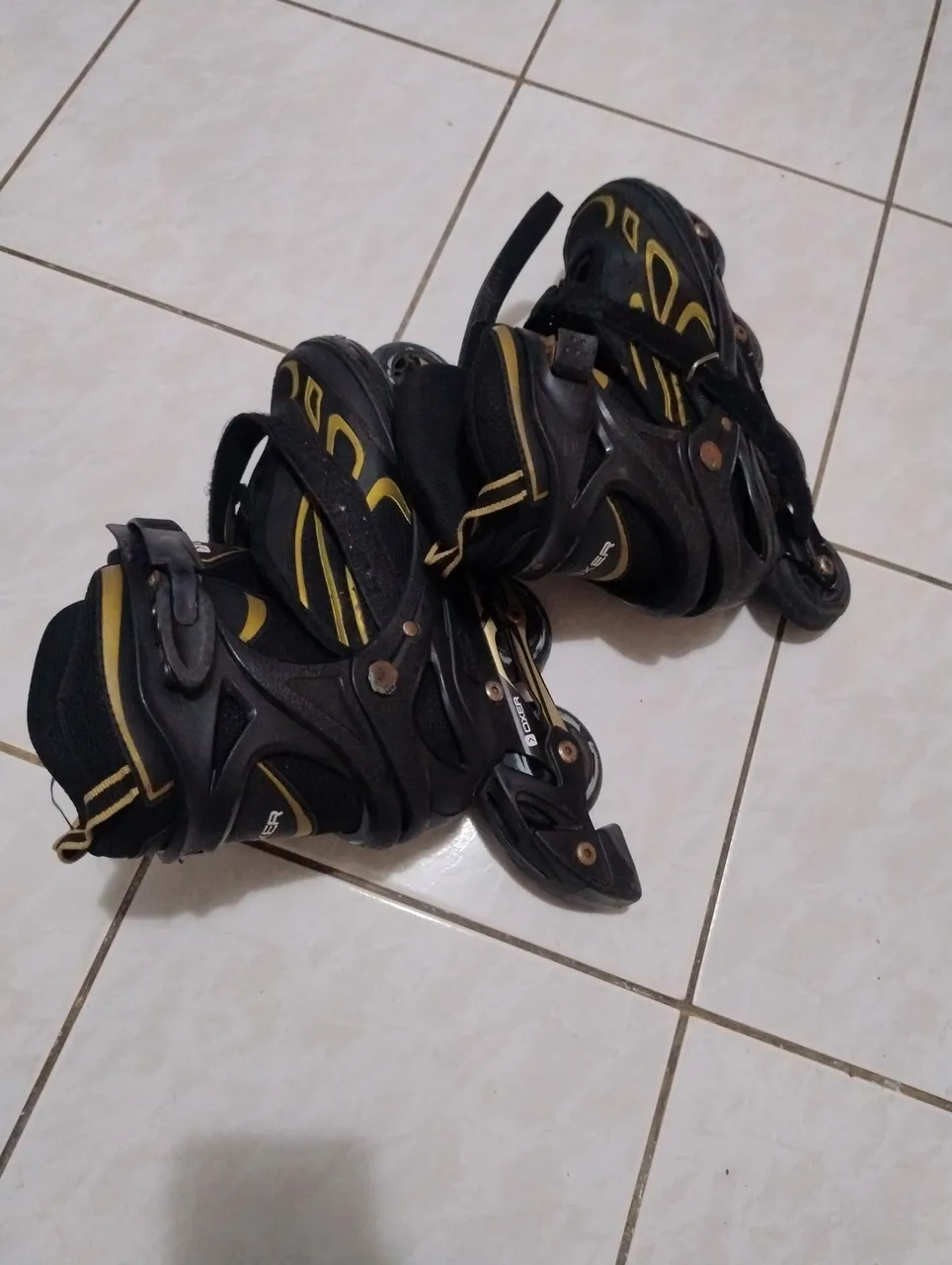 Patins Inline Ajustável - Preto e amarelo , tamanho 35 ao 40