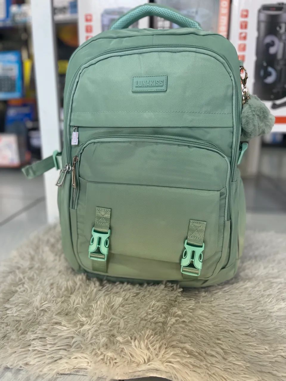 Mochilas femininas elegantes com chaveiro  - Foto 2