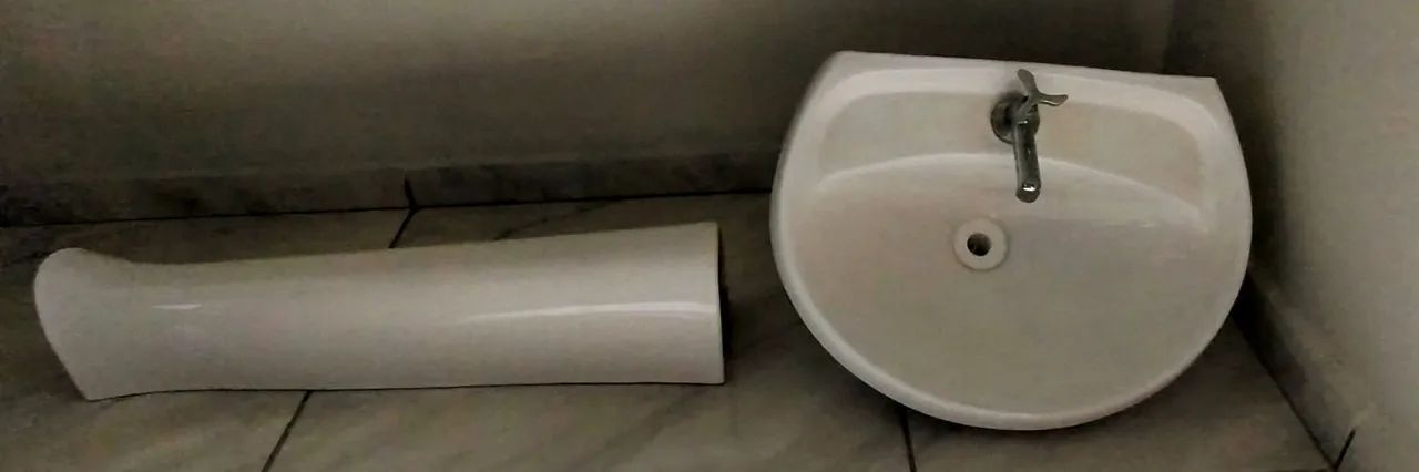 !!Aceito Propostas!! Pia com coluna e torneira - Foto 2