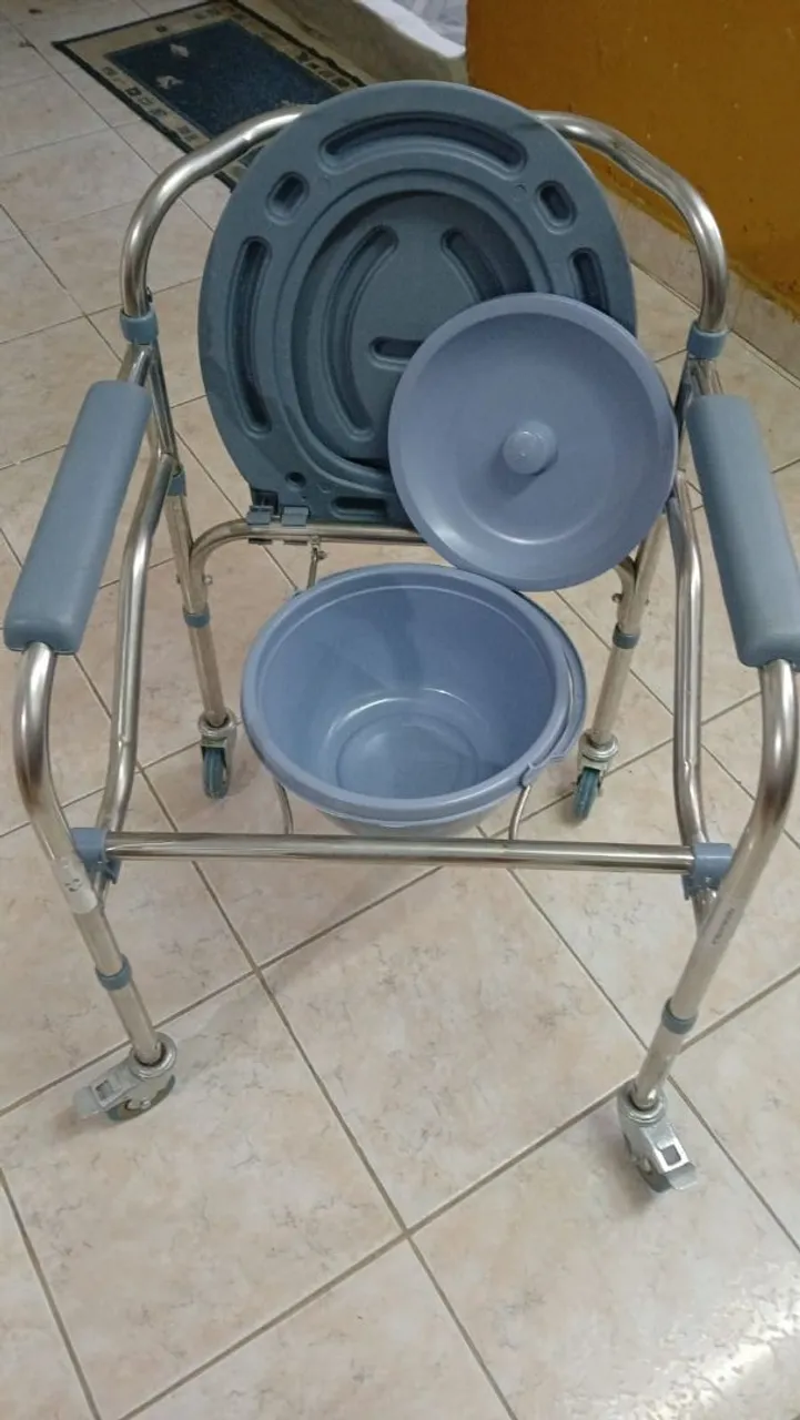 Cadeira para banho hospitalar