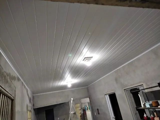 FORRO PVC BRANCO E AMADEIRADO - Foto 3