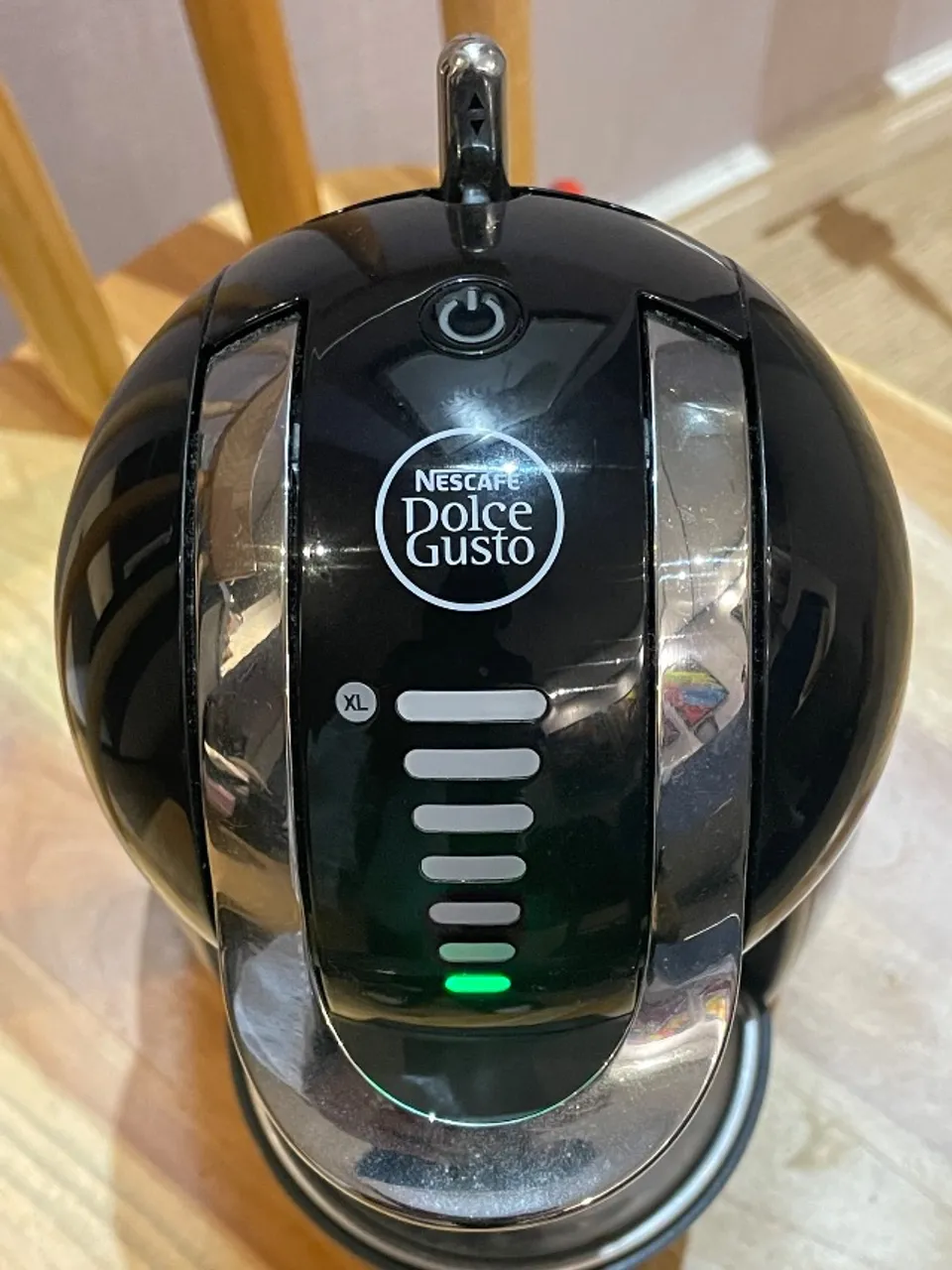 Cafeteira automática Dolce gusto detalhes cromados 