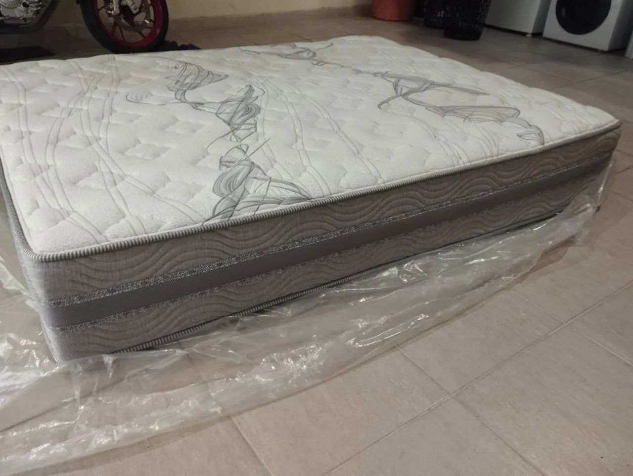 Colchão Queen Size Seminovo - Foto 4