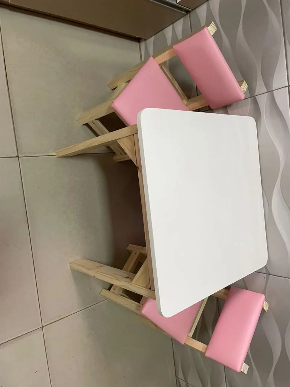 Mesa Infantil com 2 cadeiras - Foto 2