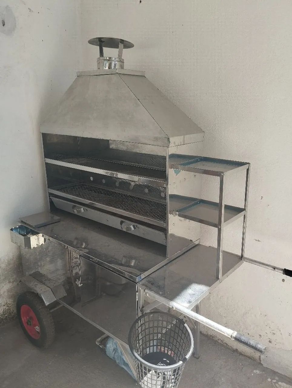 Churrasqueira profissional em aço inox