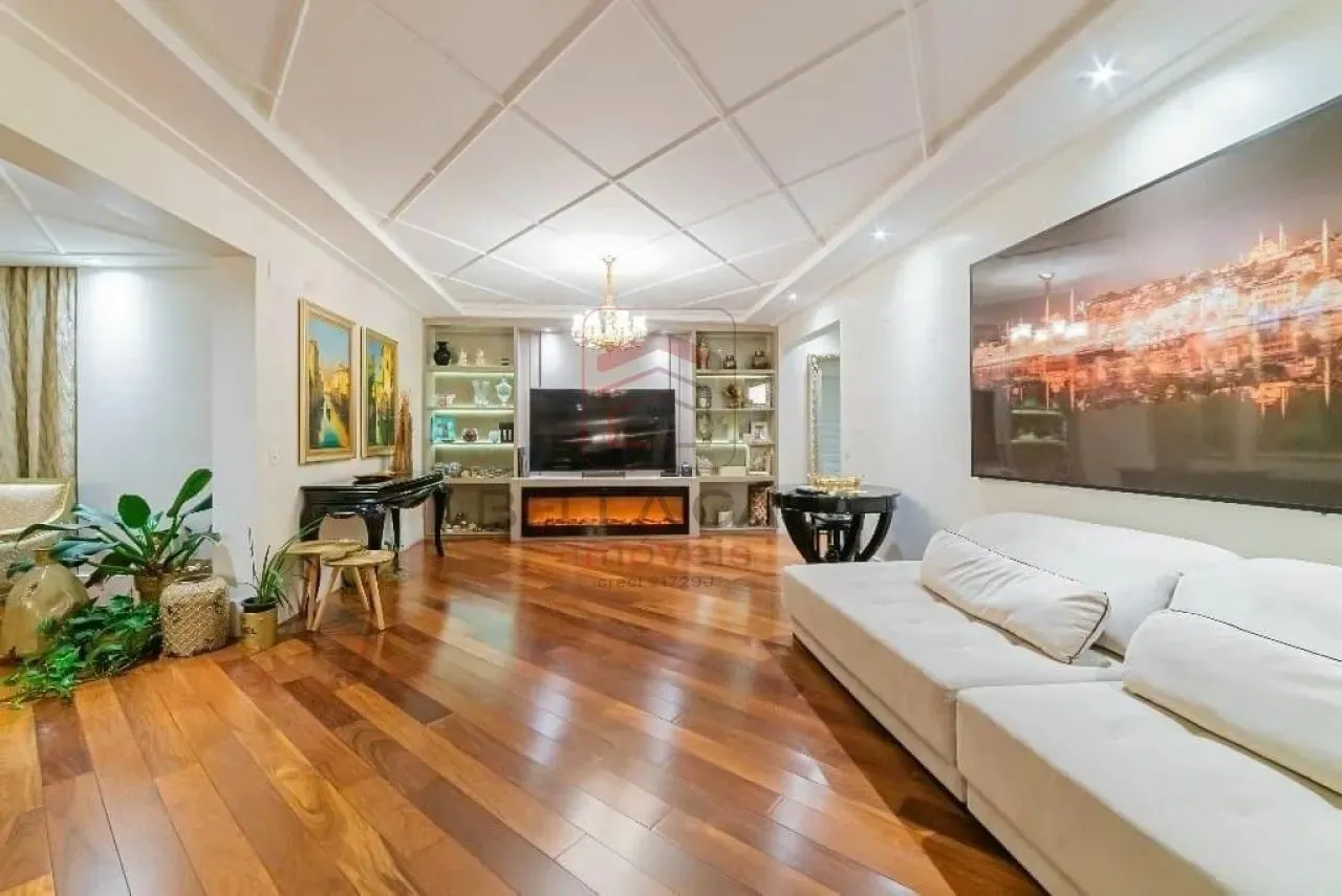 Apartamento de Luxo na Mooca - 221m², 3 Suítes, 4 Vagas, Andar Alto com Vista Livre