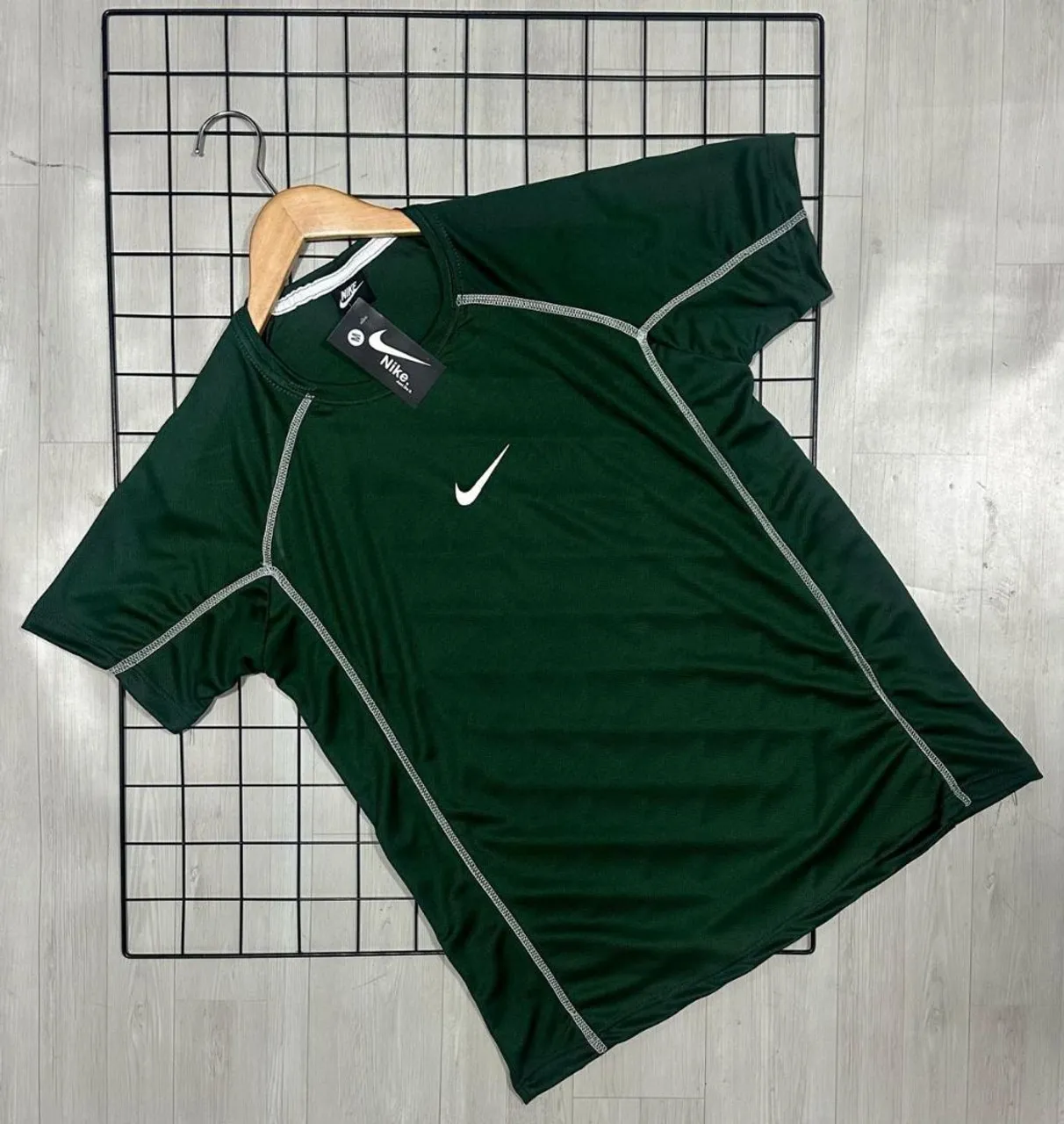 Camiseta Nike material DRI fit modelo super confortável para seus treinos diários