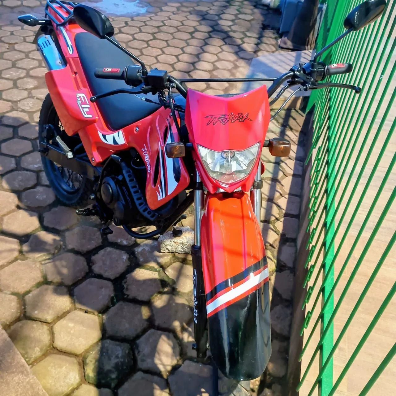 Moto traxx vende-se o se troca por biz