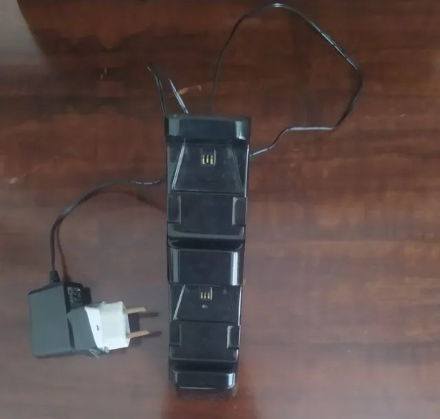 X Box One X com 2 controles e carregador de controles - Foto 4