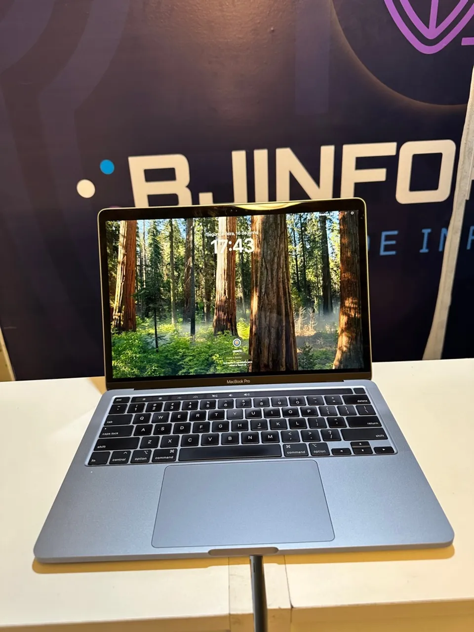 MacBook Pro - Tela Retina - Processador Apple