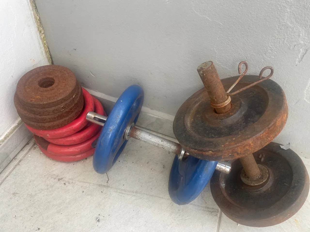 Halteres e pesos para exercícios