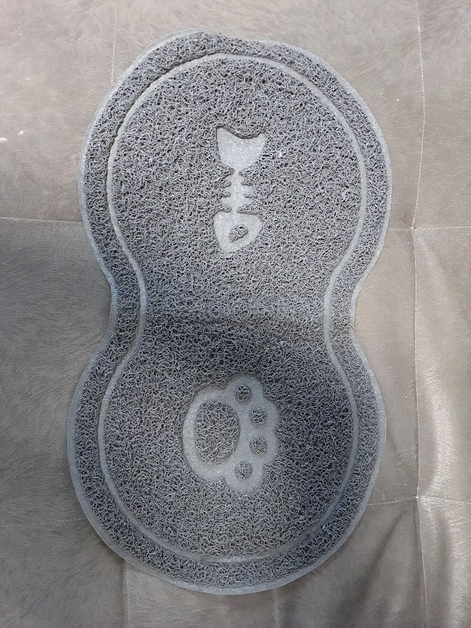 Tapete para gatos com design de peixe e pata
