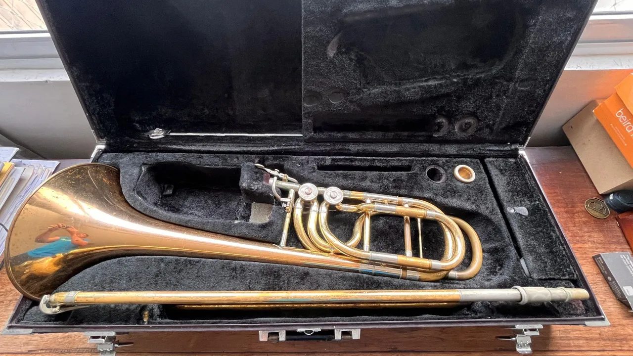 Trombone baixo yamaha em bom estado de conservação estado