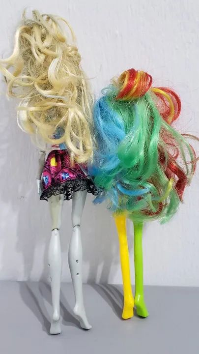 Carro Monster High armario e 2 Bonecas falta 1 mao ler descrição  - Foto 5