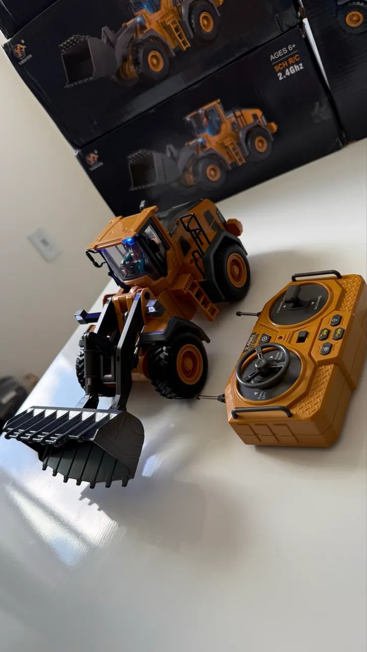 Trator de controle remoto  - Foto 3