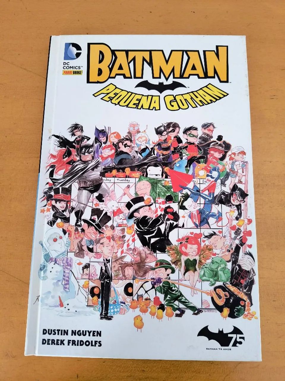 BATMAN A PEQUENA GOTHAM <br>História em quadrinhos <br>LIVRO CAPA DURA 125 PAGINAS<br>NOVO<br>2014