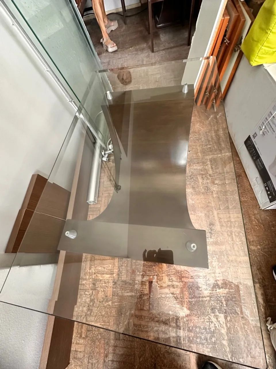 Mesa de centro em U com tampo de vidro - Foto 4