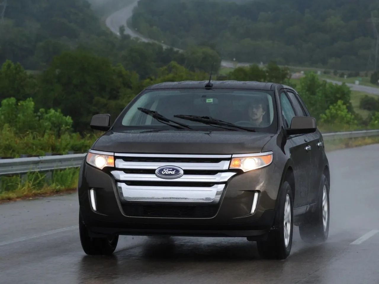 Ford Edge anos modelos , compro seu carro batido atrasado.