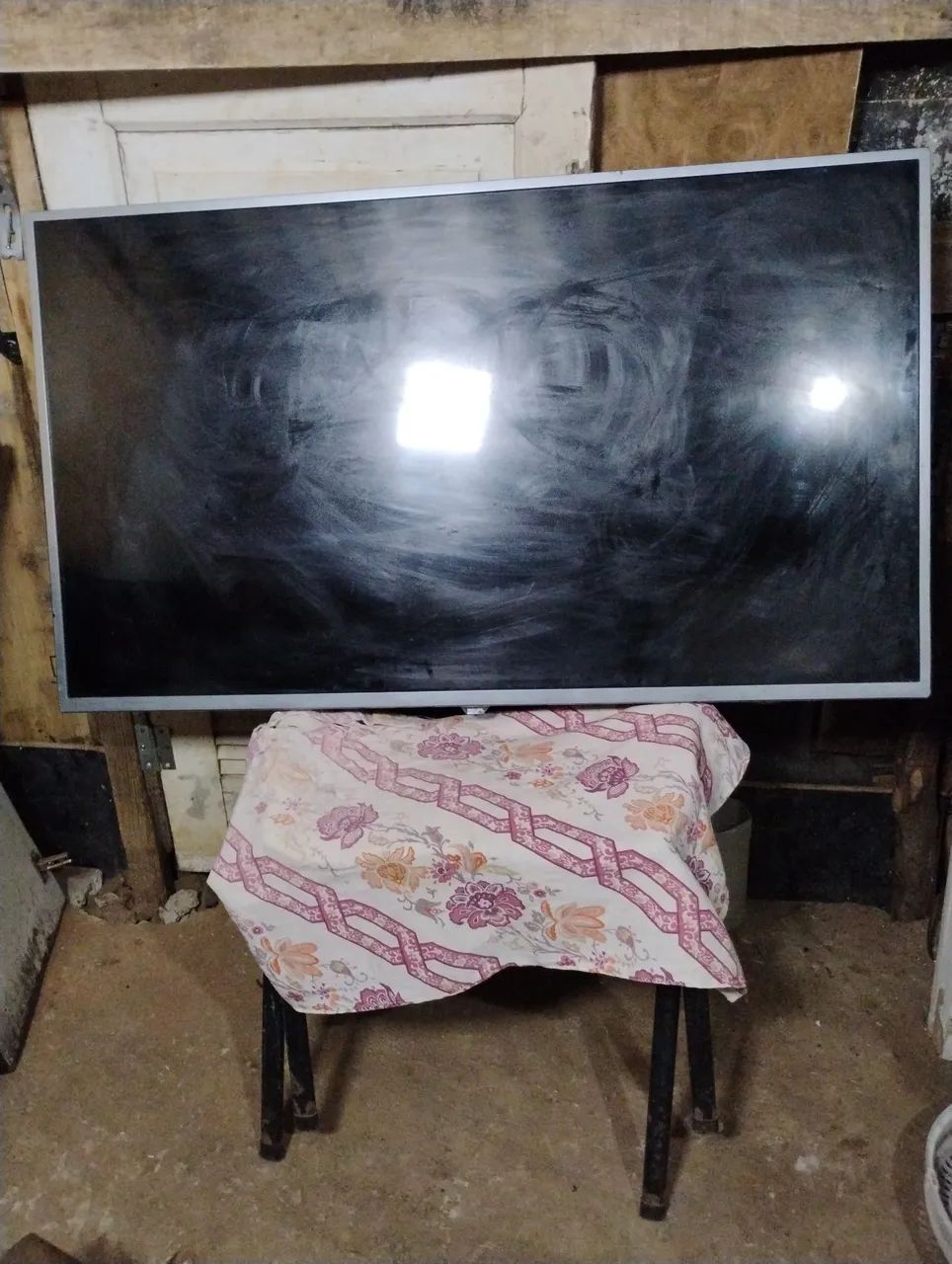 Selling Philips TV 50PUG6513/78 — Note: Stopped working; screen is fine — BRL 300
