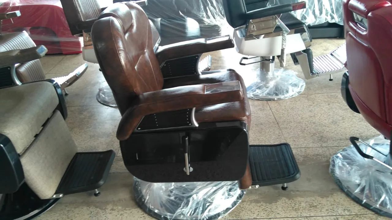 Cadeira de Barbeiro Reclinável - Conforto e Estilo! - Foto 2