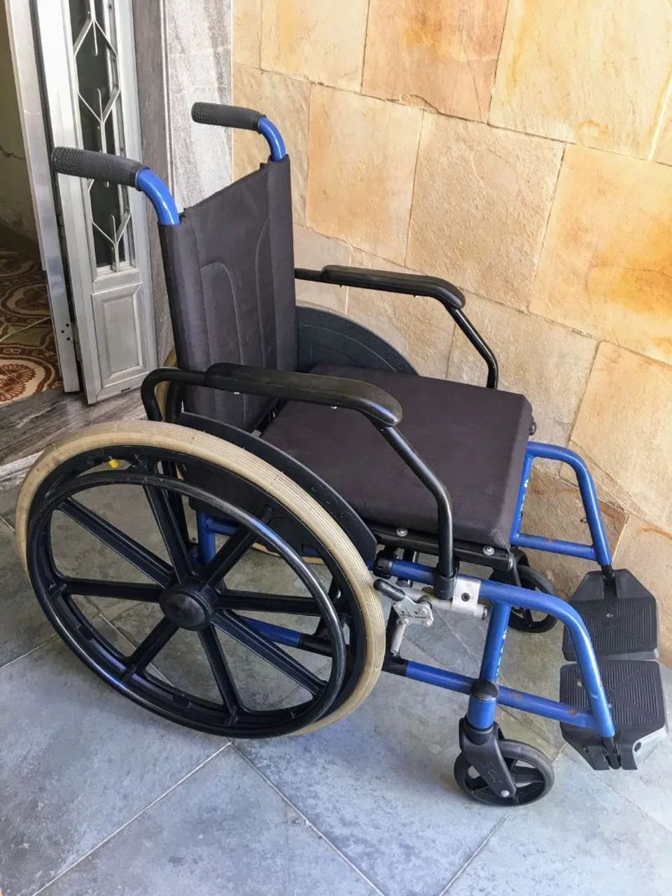 VENDO CADEIRA DE RODAS - Foto 3