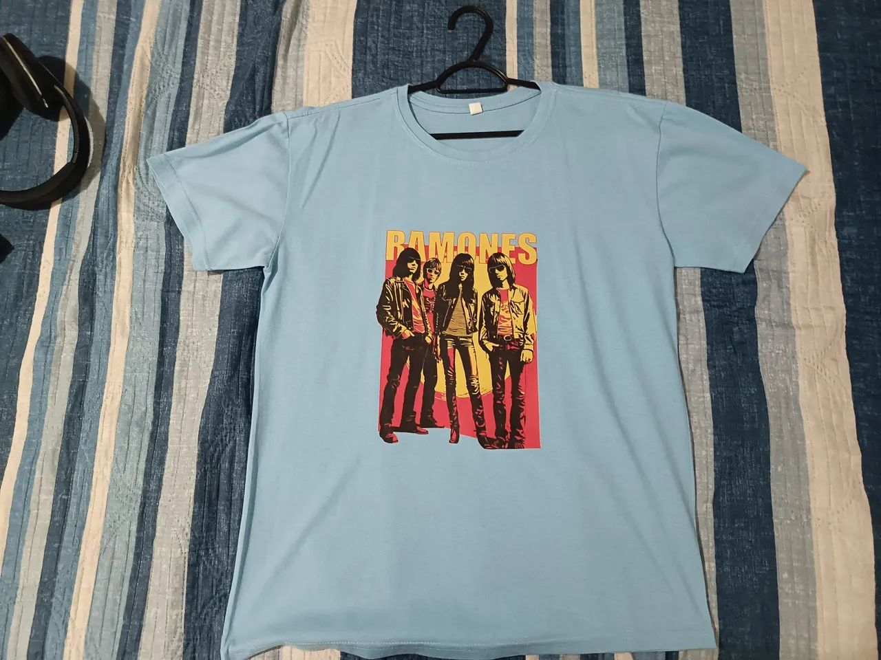 Camisas Foo Fighters e Ramones - Foto 3