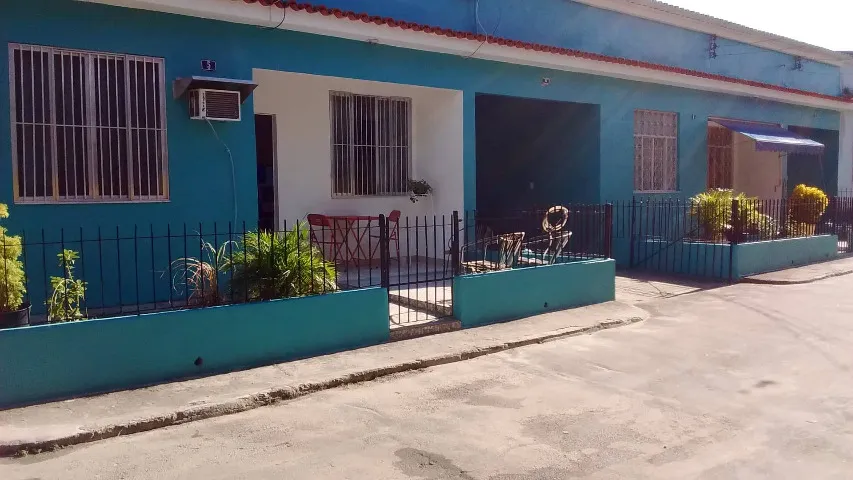 ALUGO CASA DE 1 QUARTO EM REALENGO