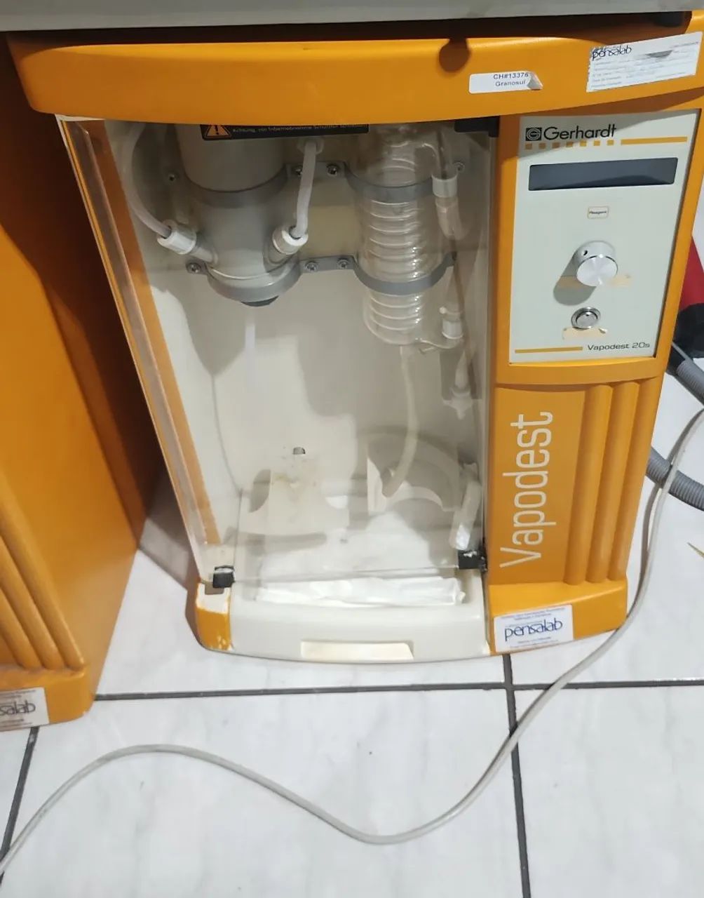Destilador a vapor de laboratório 