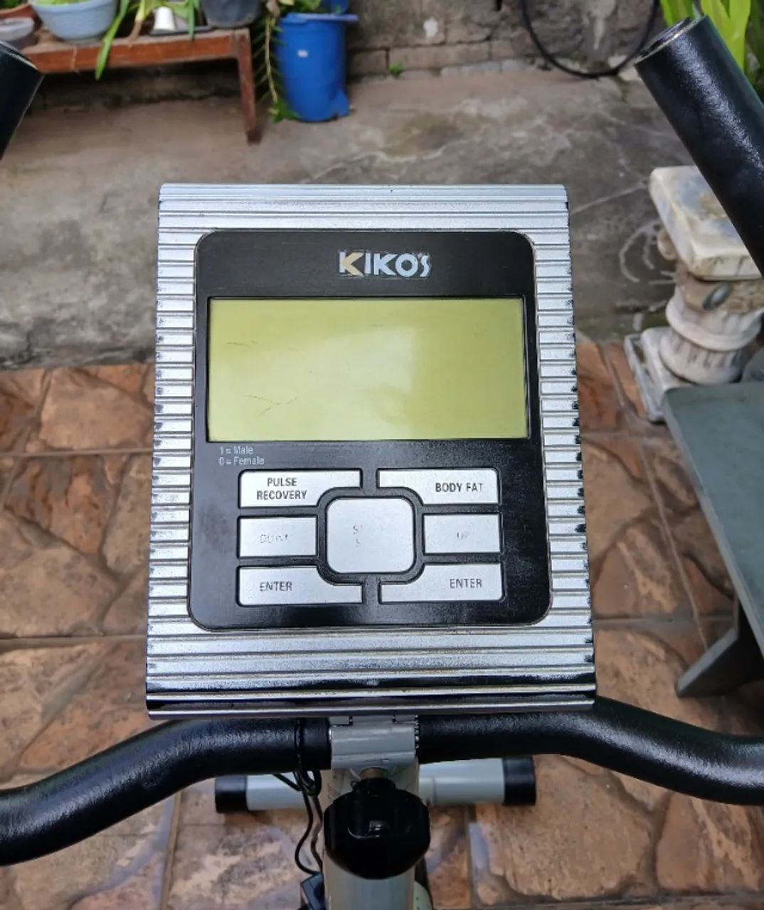 Ate 10x sem Juros -Bicicleta Ergométrica Eletromagnética Vertical Kikos - Super Conservada - Foto 2