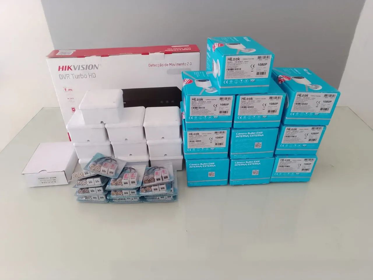 Kit de Câmeras de Segurança com DVR 16 canais Hikvision e 10Câmeras Hi-Loak 1080p fonte 