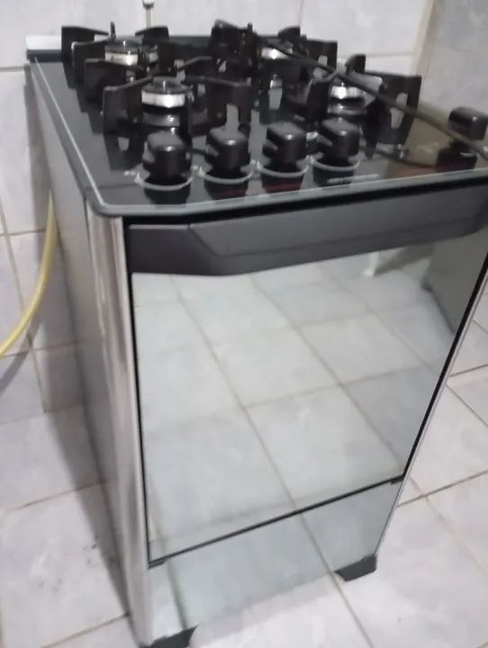 Fogão Dako espelhado tampa de vidro esse modelo e marca não explodir  - Foto 3