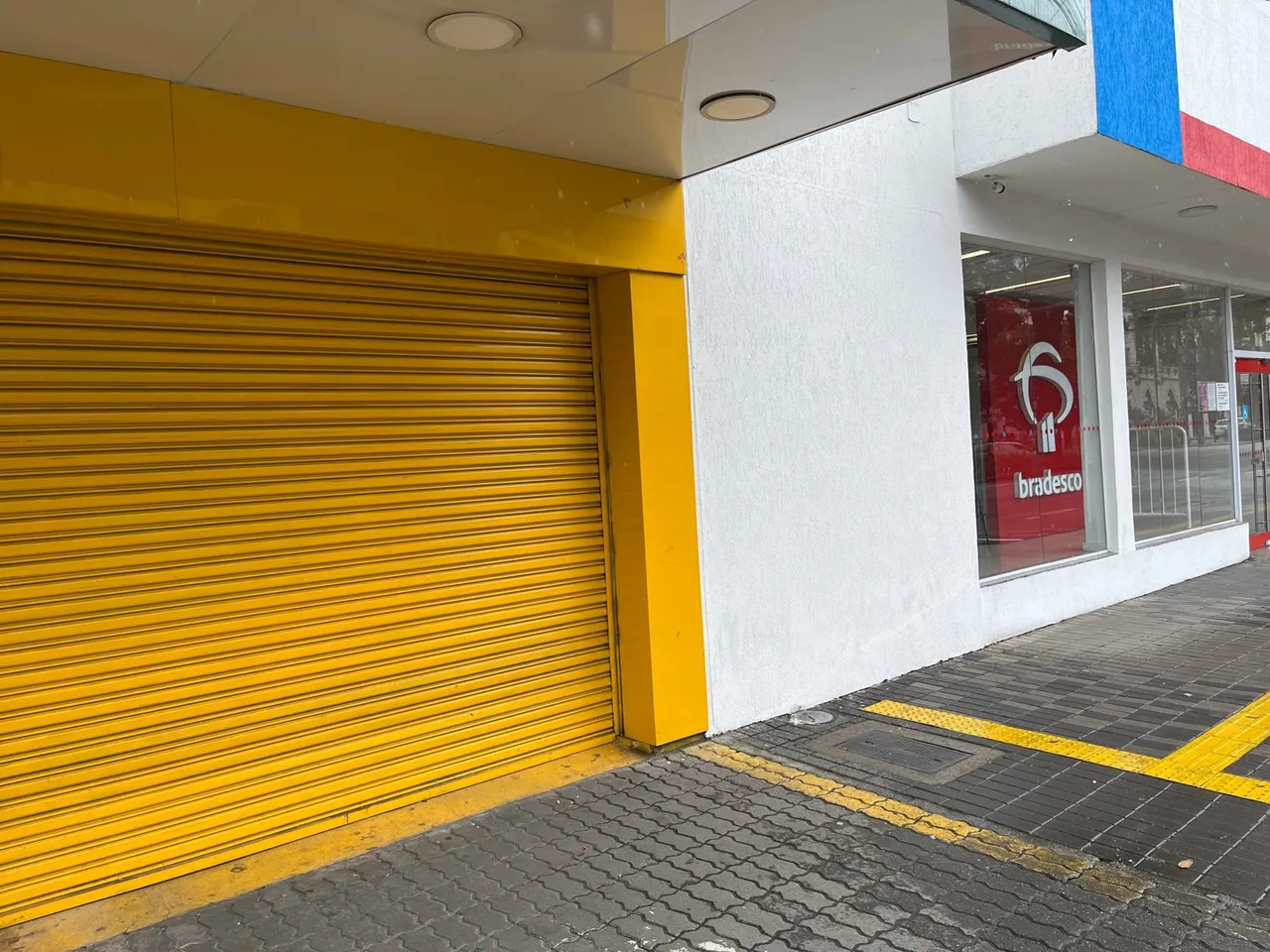 Excelentes lojas ao lado do bco Bradesco 