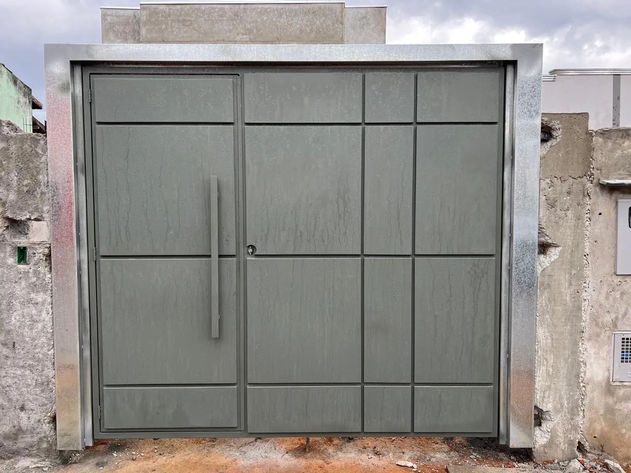 Portões eletrônicos em aço ?64198284732803122