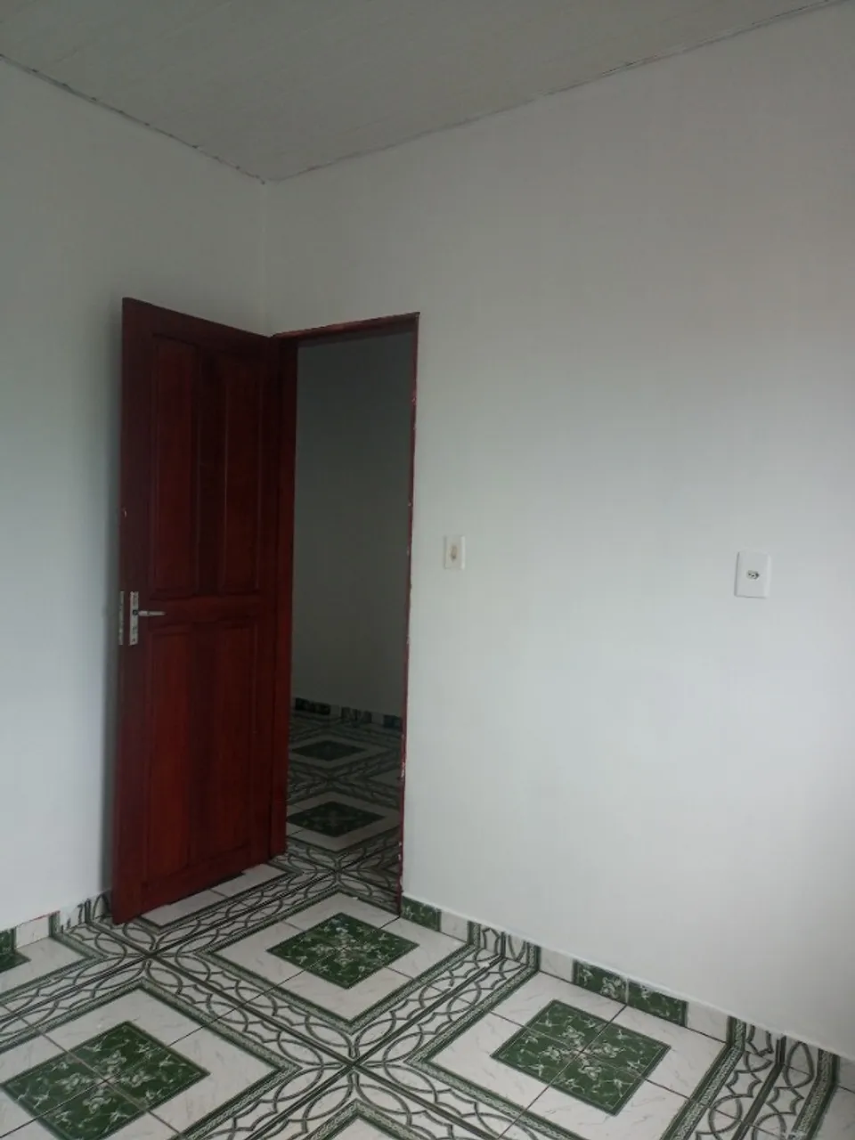 AP com 2 quarto sala e cozinha  varanda e uma área bem  grade na frete telefone *