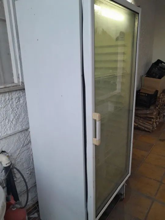 Expositora de bebidas (NÃO ESTÁ GELANDO)