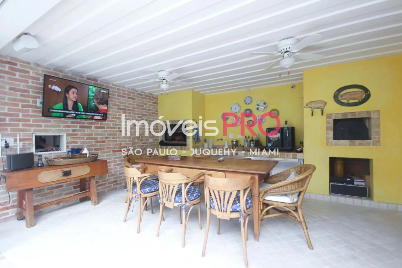 Charme na Cidade Jardim com 4 suítes e 6 vagas.