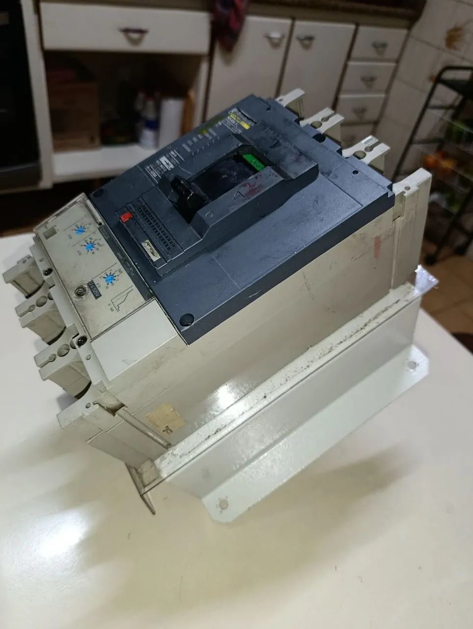 Disjuntor Ns400 N 400a 750v Merlin<br>Gerin Schneider Semi-novo - Foto 3