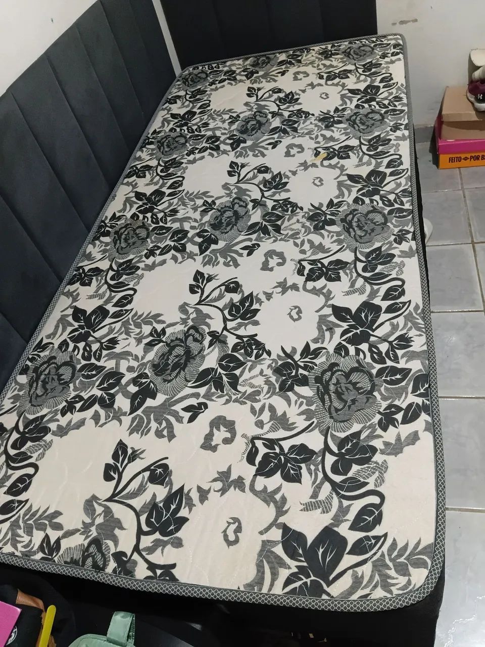 Vendo cama box solteiro