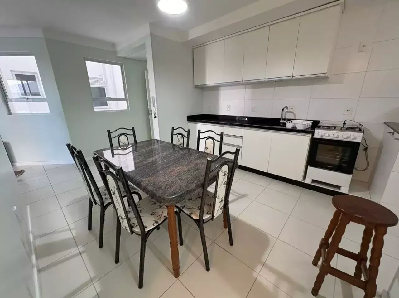 Imóvel para aluguel possui 80 metros quadrados com 2 quartos - Foto 3