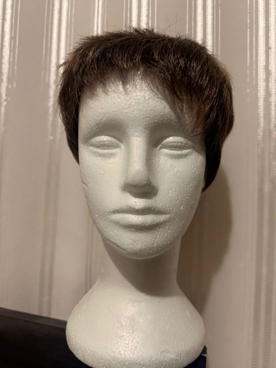 Peruca Hd Make Hair , marca Eva Gabor , modelo Pixie, curtinha . Praticamente nova . - Foto 4