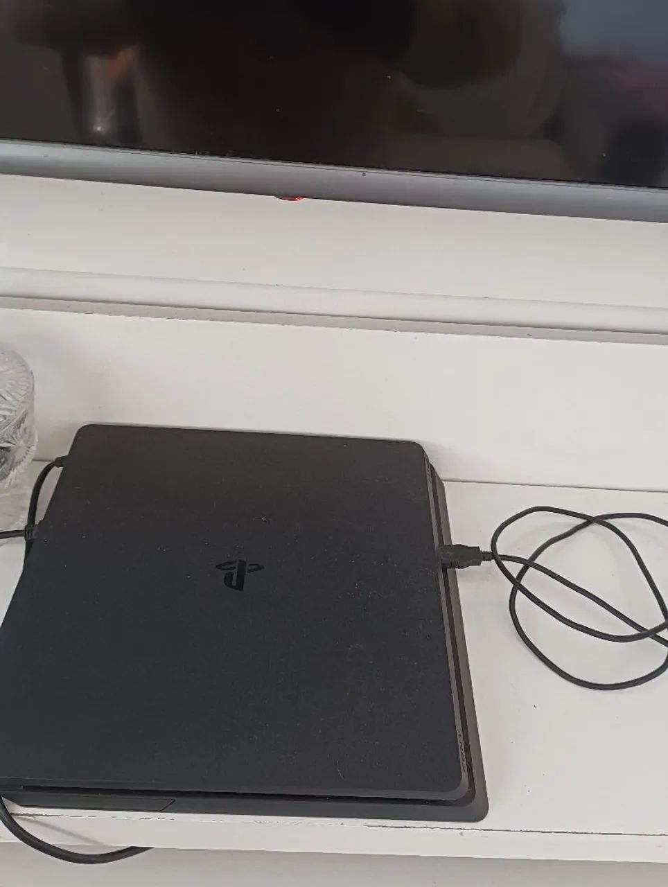 Ps4 1tb com 2 controles e 7 jogos físicos  - Foto 3