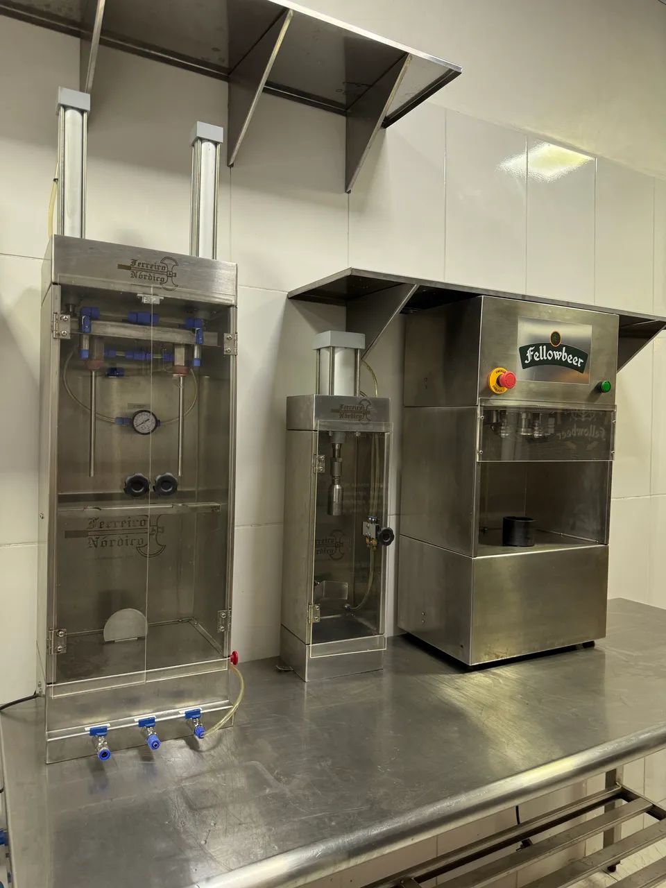CRAVADORA DE LATINHA PNEUMÁTICA AUTOMATIZADA EM INOX 