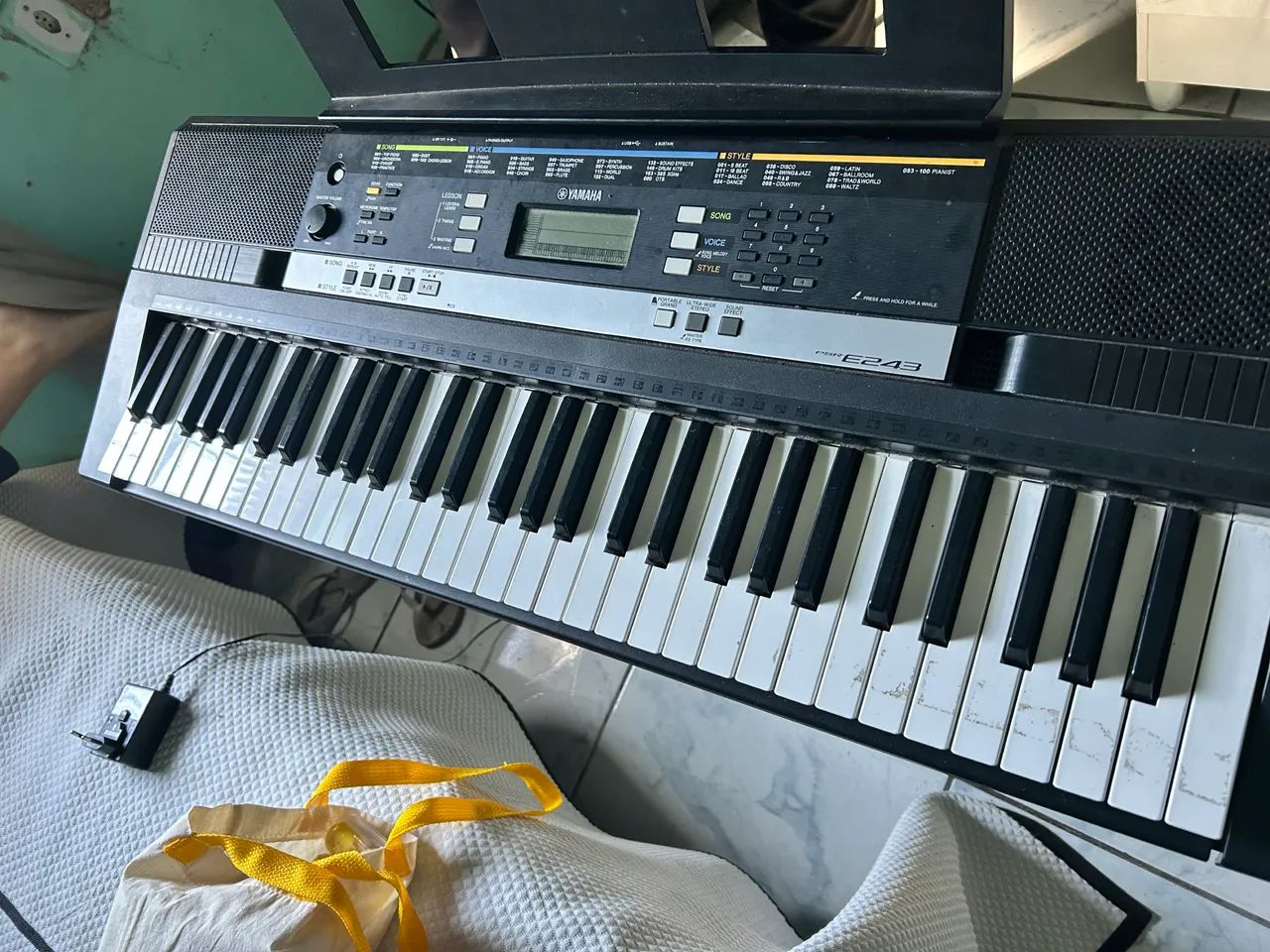 Teclado Yamaha PSR E243