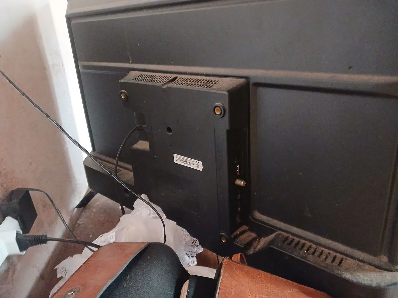 Vendo televisão smart de 32 polegadas seminova 