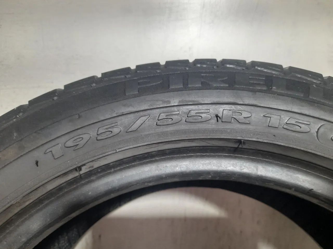  2 DOIS PNEUS  PIRELLI/DUNLOP 195X55R15 - Foto 2